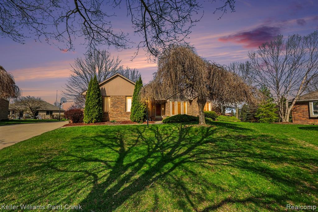 422 Parkland Court, Rochester Hills, MI 48307 — front exterior