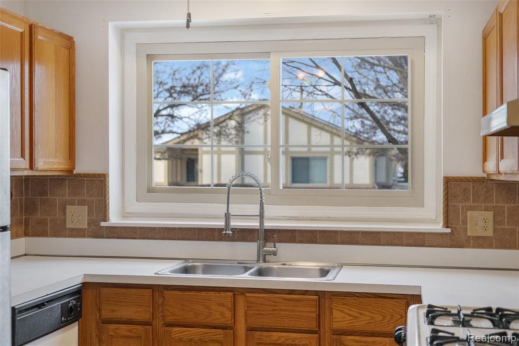41816 Greenwood Lane, Clinton Twp, MI 48038 — Photo 12