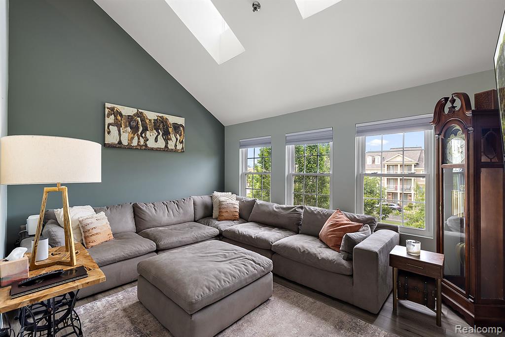140 PARK GREEN Drive, Lake Orion, MI 48362 — Photo 11
