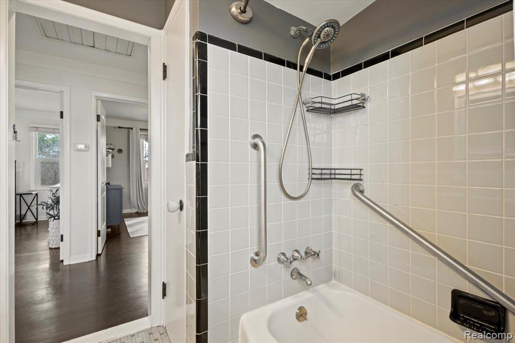 524 E LA SALLE Avenue, Royal Oak, MI 48073 — Photo 25