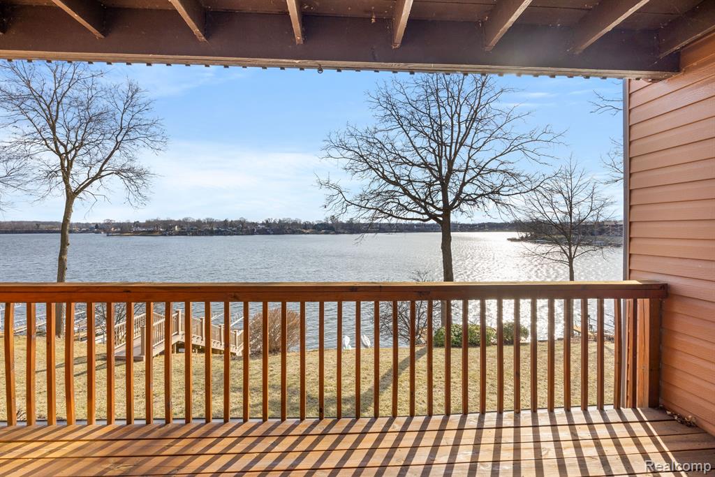 48041 BAYSHORE Drive, Belleville, MI 48111 — Photo 11