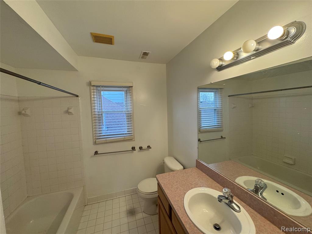 51336 Pinewood Drive, Macomb, MI 48042 — Photo 21