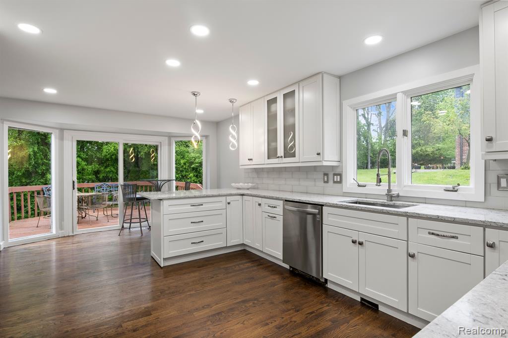 4578 PINE VILLAGE Drive, West Bloomfield, MI 48323 — Photo 14