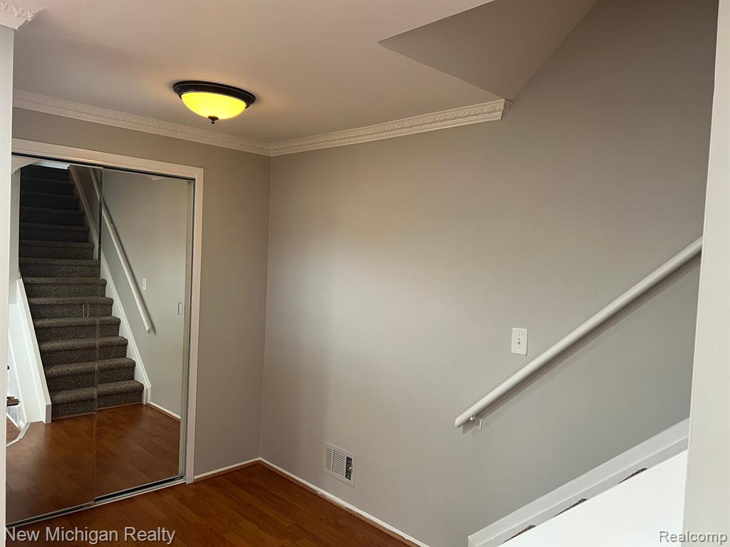 8272 KARAM Boulevard, Warren, MI 48093 — Photo 3