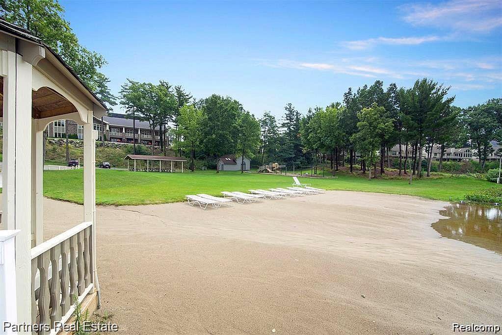4757 Roundtree Drive, Brighton, MI 48116 — Photo 65
