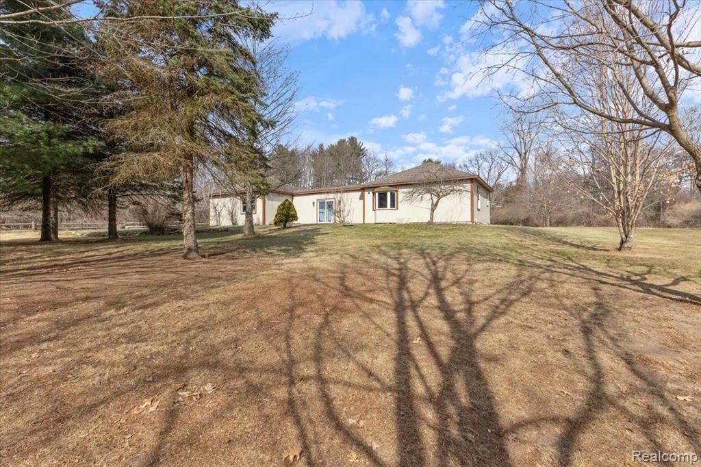 572 CASEMER Road, Lake Orion, MI — Photo 9