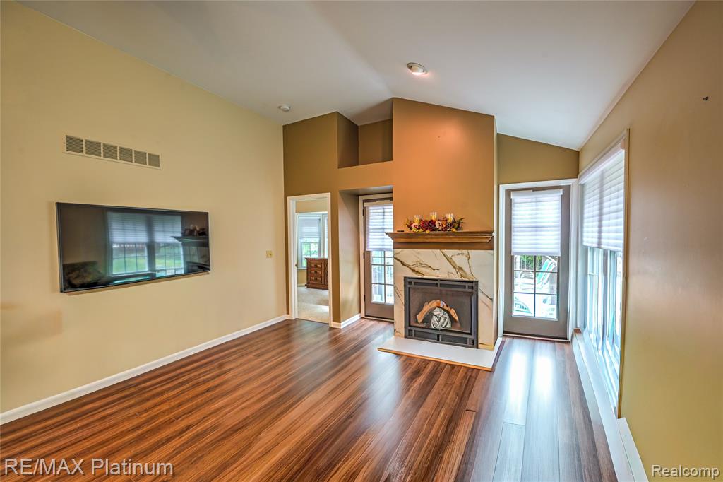 807 Whisperwood Drive, 70, Fenton, MI 48430 — Photo 12