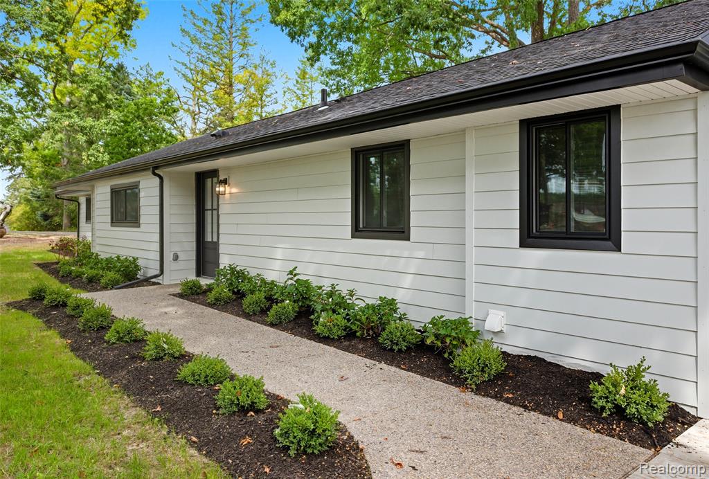 5190 Westcombe Lane, West Bloomfield, MI 48324 — Photo 3
