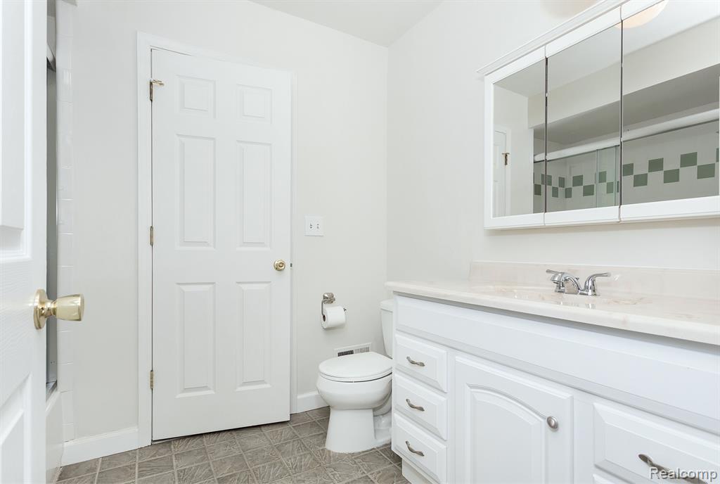 4914 CARA, Royal Oak, MI 48073 — Photo 24