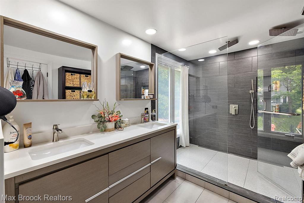4222 Barn Meadow Lane, West Bloomfield, MI 48323 — Photo 25