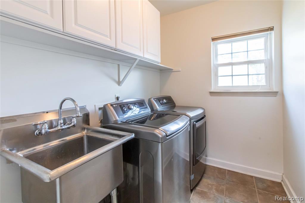 47302 Butler Lane, Novi, MI — Photo 28