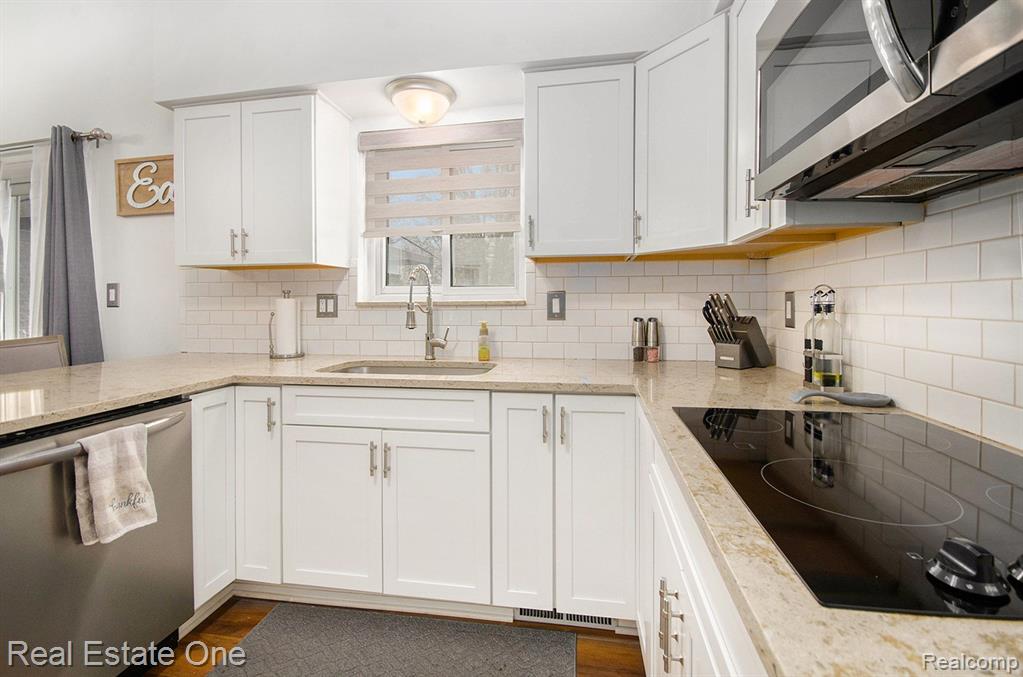8477 CHURCH Road, Grosse Ile, MI 48138 — Photo 15