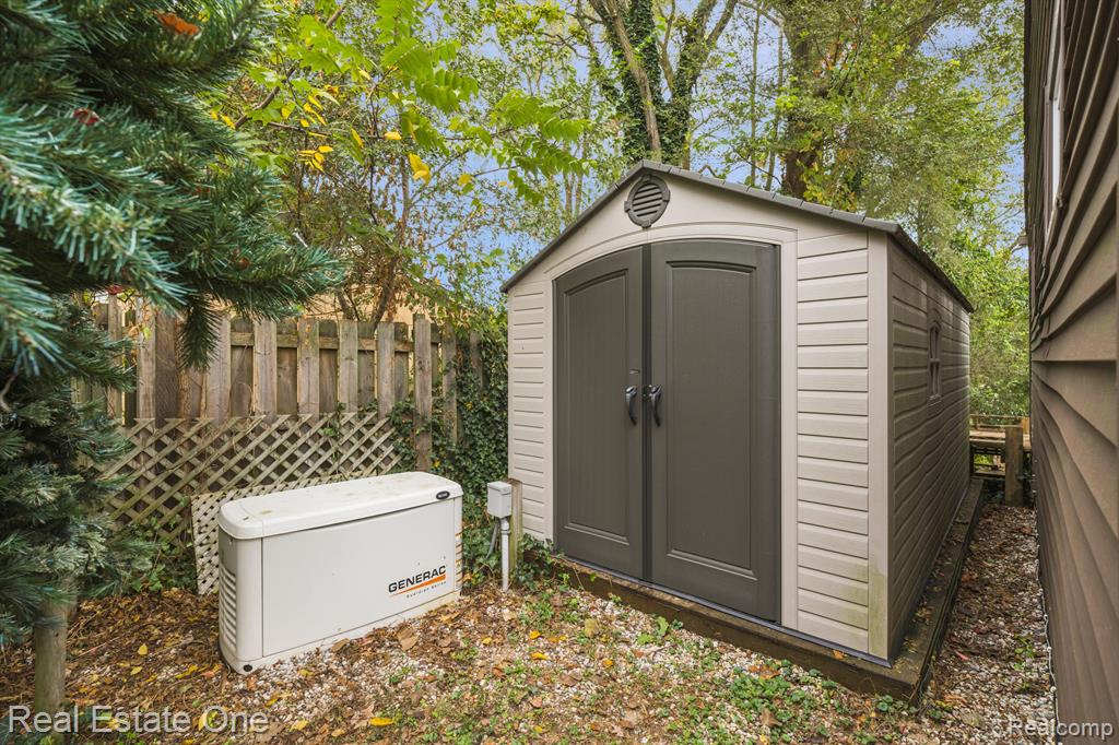 200 E CANYON Drive, Milford, MI 48380 — Photo 41