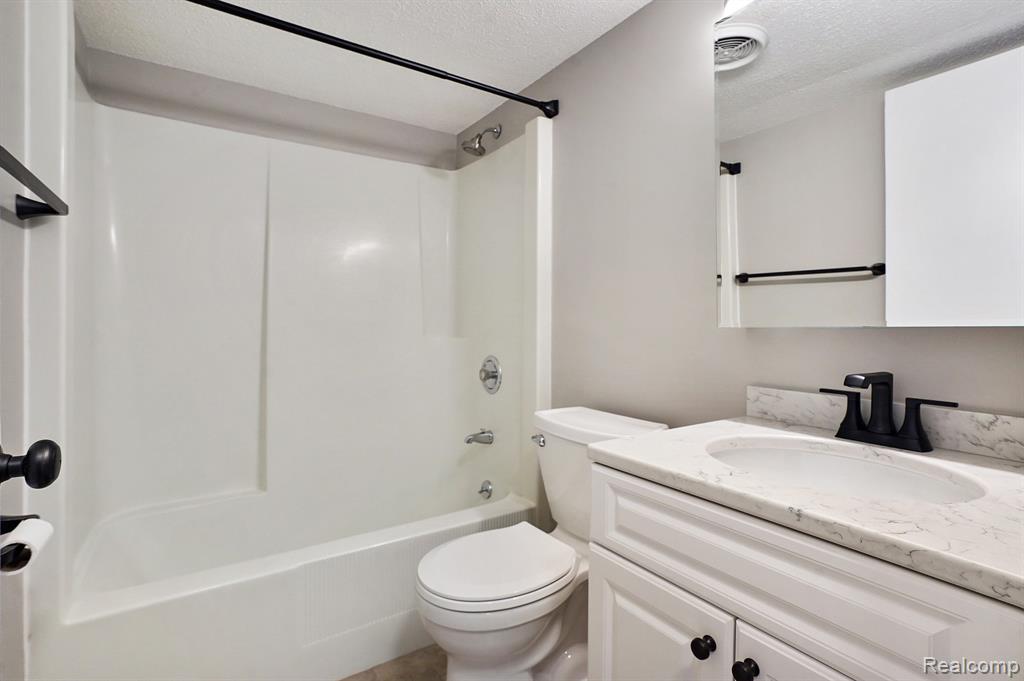 1627 S Riverside Avenue, St. Clair, MI 48079 — Photo 16