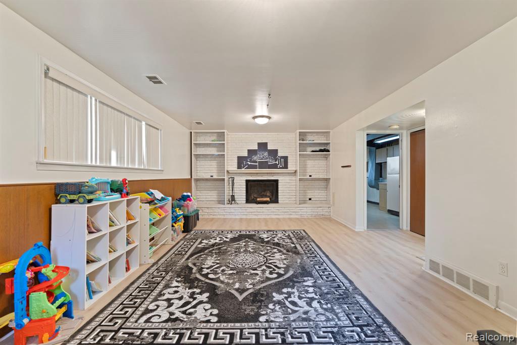 8130 Ravine Drive, Westland, MI — Photo 30