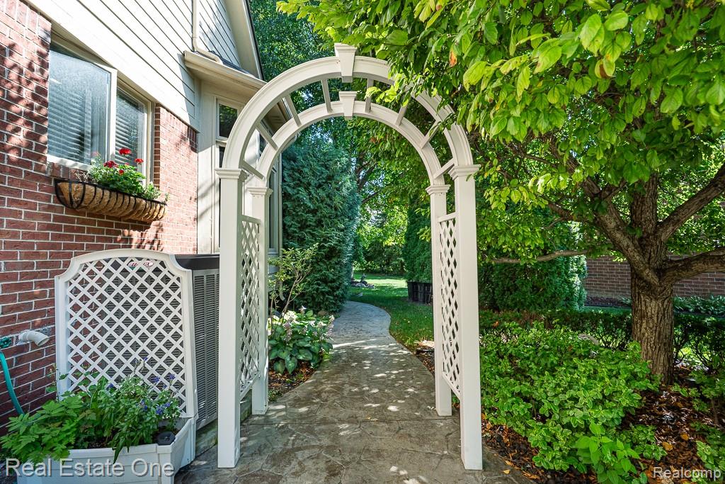 6615 Chatham Circle, Rochester Hills, MI 48306 — Photo 51