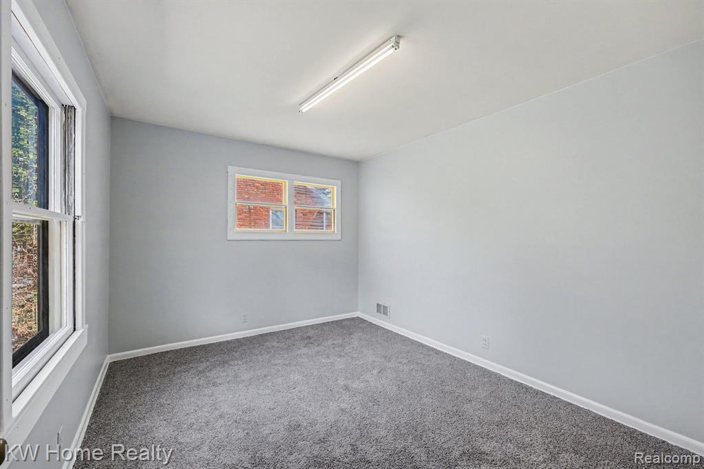 26932 W 6 Mile Road N, Redford, MI 48240 — Photo 11