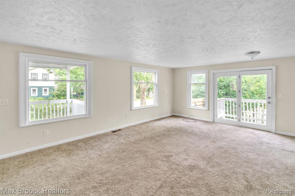 702 S BARNES Street, Mason, MI 48854 — Photo 5