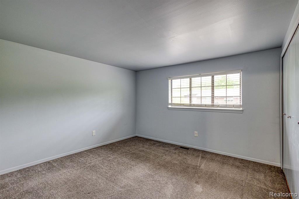26188 SUMMERDALE Drive, Southfield, MI 48033 — Photo 26