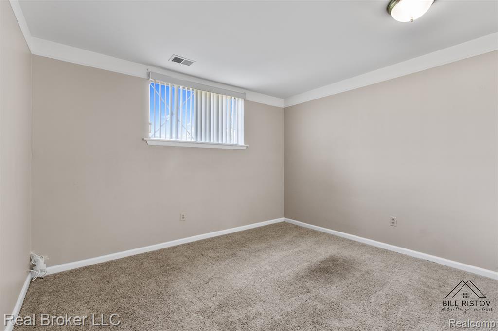 8140 CRESTVIEW Drive, Sterling Heights, MI 48312 — Photo 19