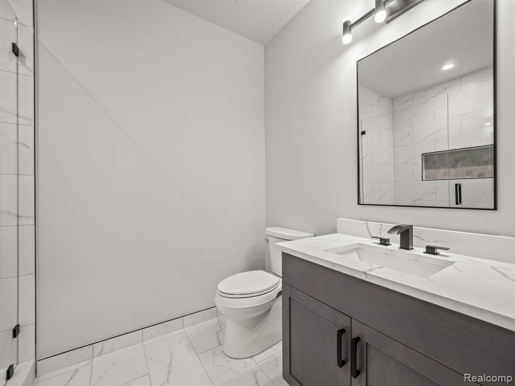 706 W HOUSTONIA Avenue, Royal Oak, MI 48073 — Photo 30