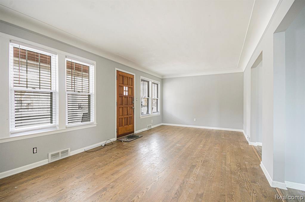 15105 Charles R Avenue, Eastpointe, MI 48021 — Photo 4