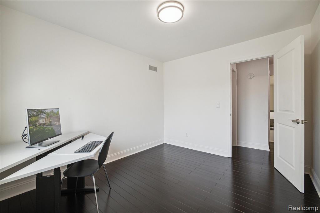 427 Rolling Green Circle S, Rochester Hills, MI 48309 — Photo 37