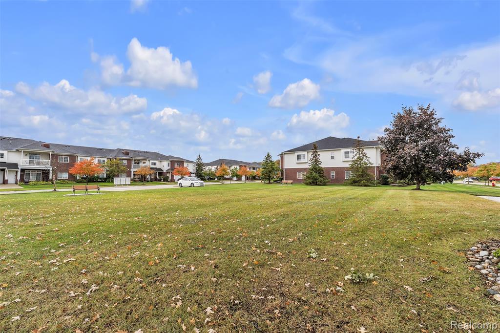 5589 TWIN OAKS Drive, Sterling Heights, MI 48314 — Photo 38