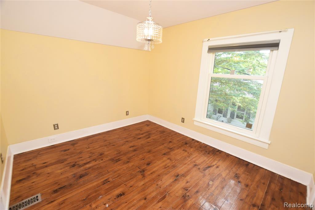 404 Adelaide, Fenton, MI 48430 — Photo 15