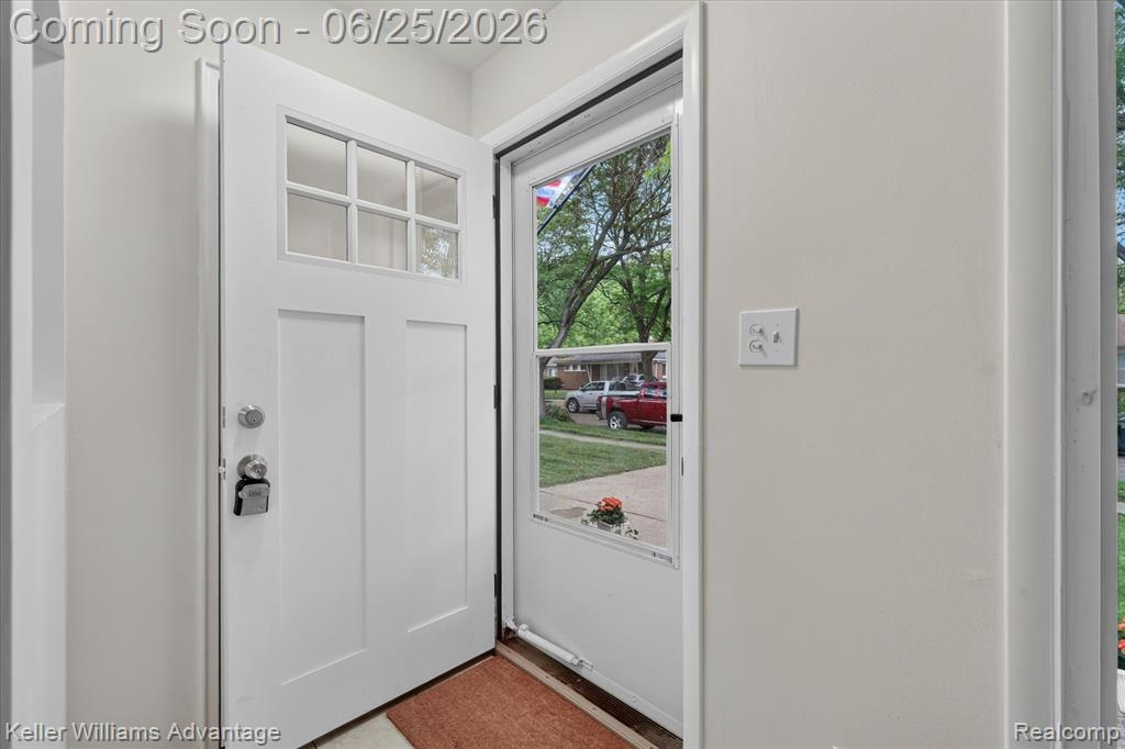 21681 Sussex Street, Oak Park, MI 48237 — Photo 5