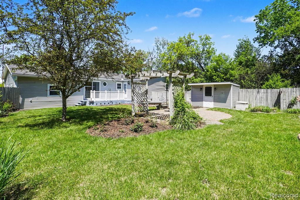 4023 S Genesee Road, Grand Blanc, MI 48439 — Photo 33