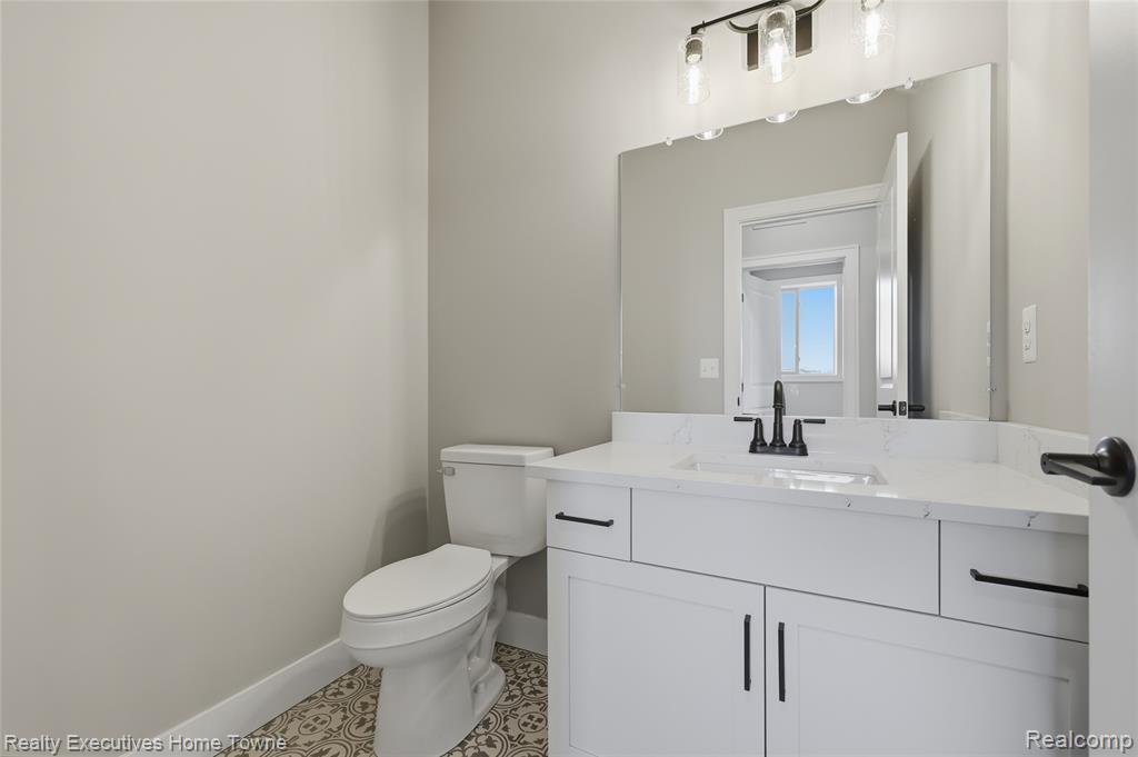 35701 Strongford Drive, New Baltimore, MI, 48047