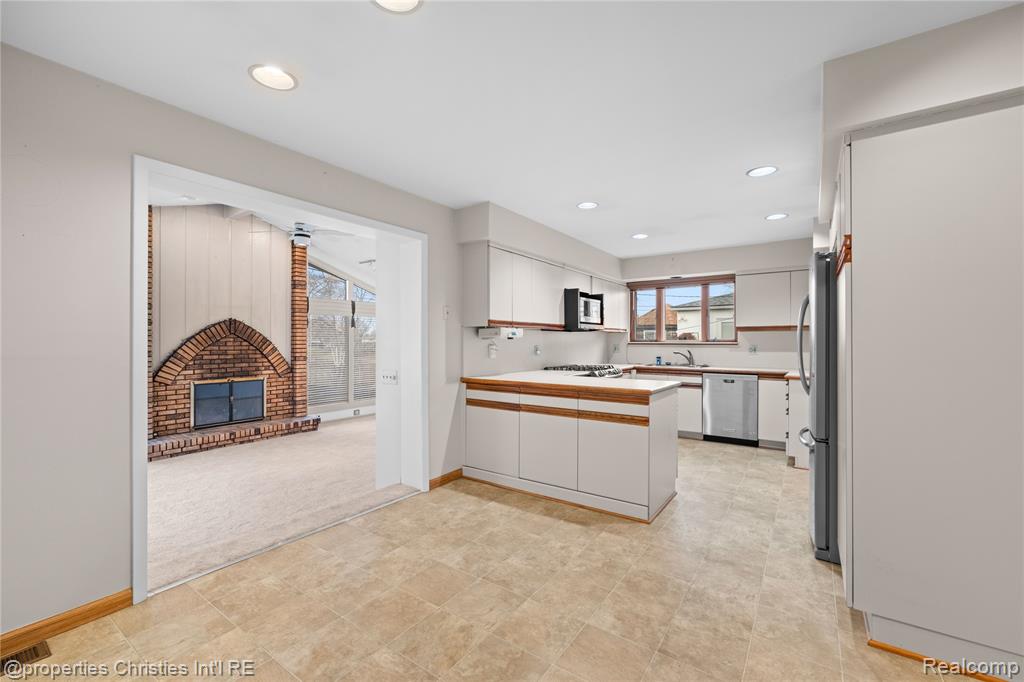 7479 Carrousel Boulevard, Westland, MI — Photo 20