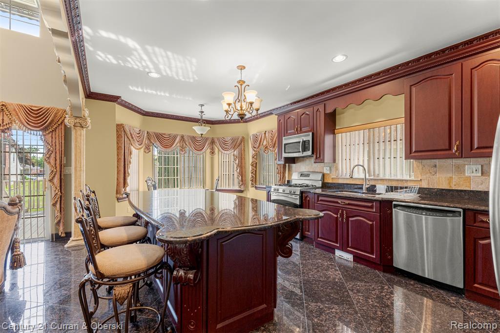 6318 Whitefield Street, Dearborn Heights, MI 48127 — Photo 8