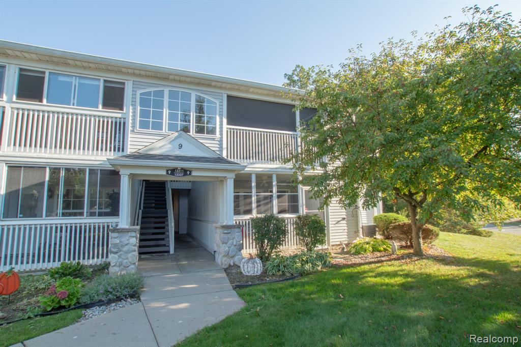 12333 Saint Andrews Way, Fenton, MI 48430 — front exterior