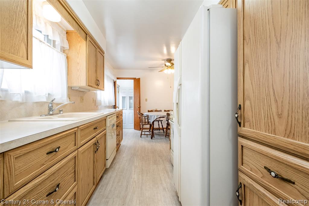 6216 Kinmore Street, Dearborn Heights, MI 48127 — Photo 8