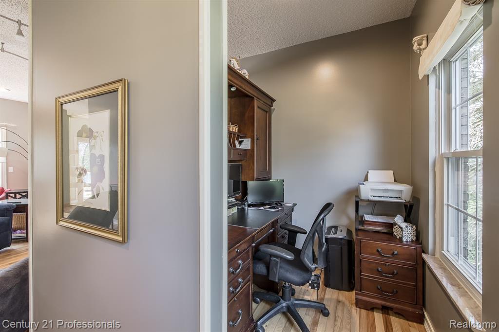 5492 E Alyssa Court, White Lake, MI 48383 — Photo 11