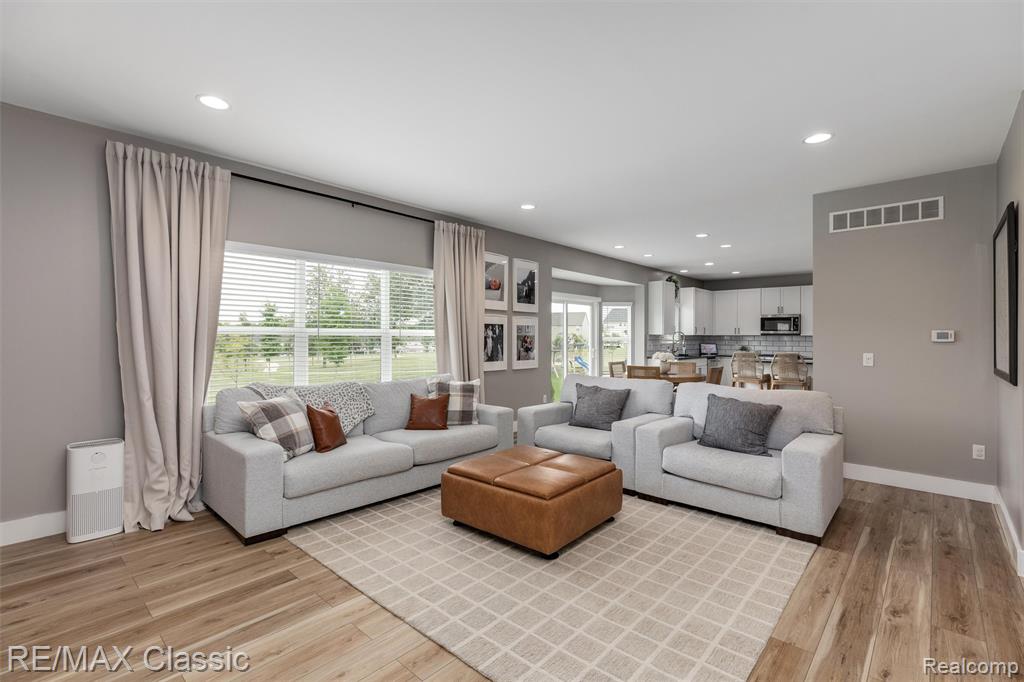 801 Kestrel Court, South Lyon, MI 48178 — Photo 12