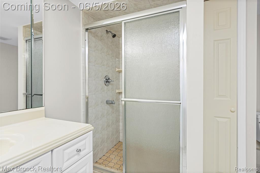 6664 Apple Blossom Trail, West Bloomfield, MI — Photo 64