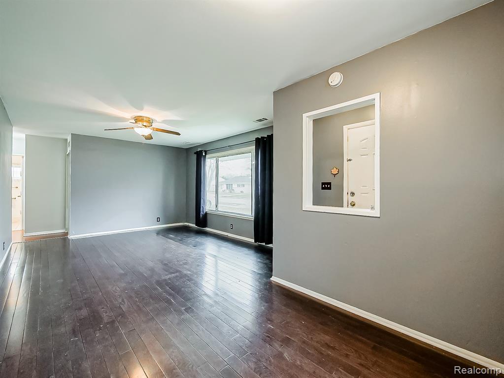948 E Kalama Avenue, Madison Heights, MI 48071 — Photo 4