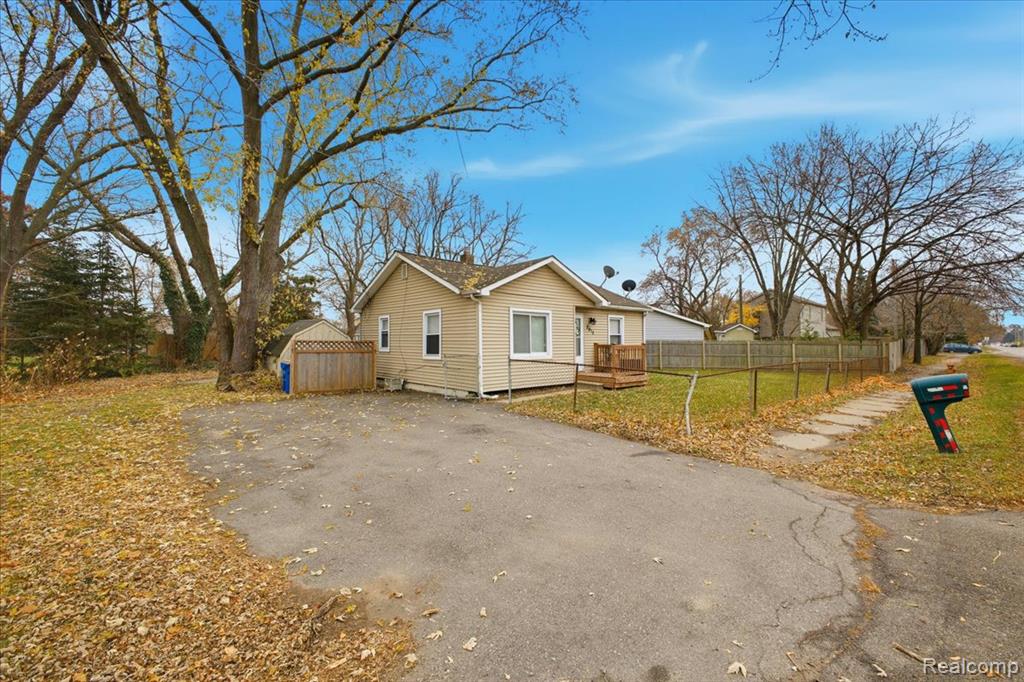 2878 N Williams Lake Road, Addison, MI 48329 — Photo 3