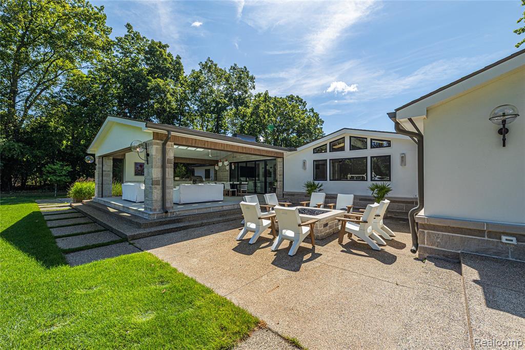 4806 Walnut Lake Road, Bloomfield Hills, MI 48301 — Photo 39
