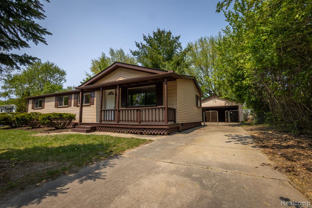 420 6TH Street, Marysville, MI 48040 — Photo 2