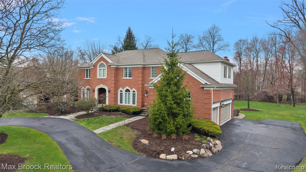 945 Wellsley Court, Bloomfield Hills, MI 48304 — front exterior
