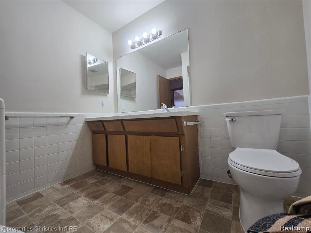 20231 Kelly Road, Harper Woods, MI 48225 — Photo 12