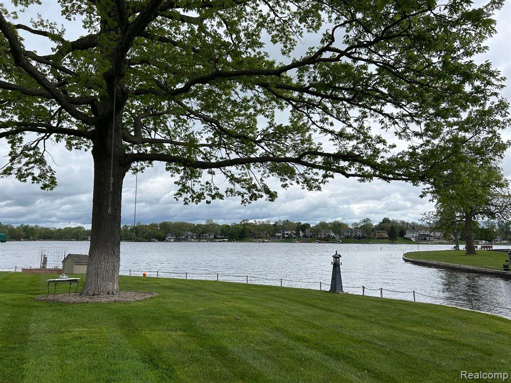 4190 AQUARINA Street, Waterford, MI 48329 — Photo 19