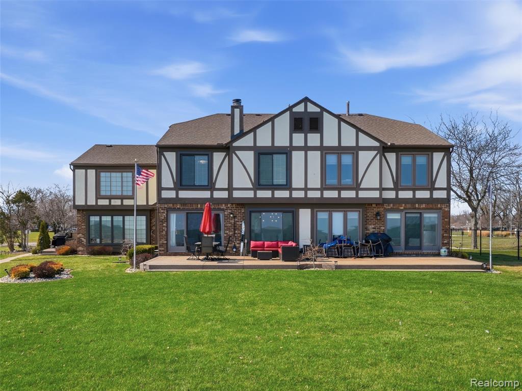 102 Lac Sainte Claire Drive, Saint Clair Shores, MI 48082