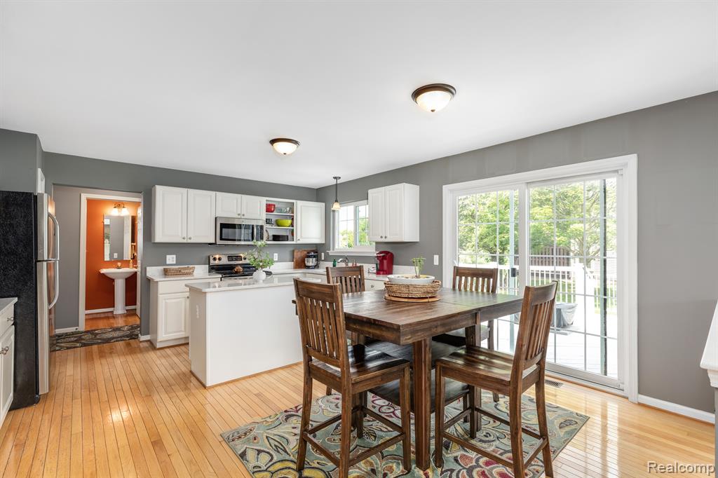 1018 SHETLAND Drive, South Lyon, MI 48178 — Photo 14