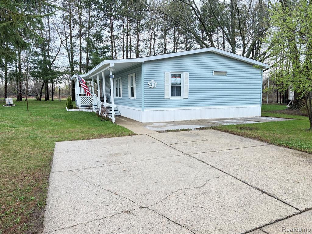 51 Green Valley Rd, Flint, MI 48506 — front exterior