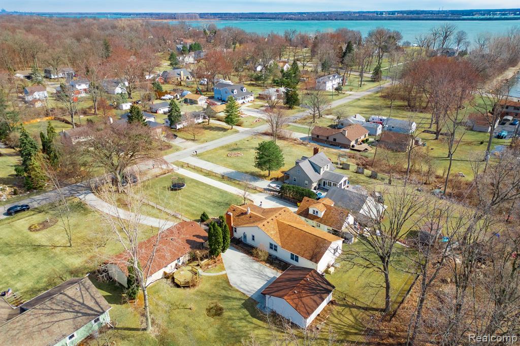 8515 Lake Road, Grosse Ile, MI 48138 — Photo 38